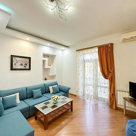 RIS Central Apartments Jerevan Buitenkant foto