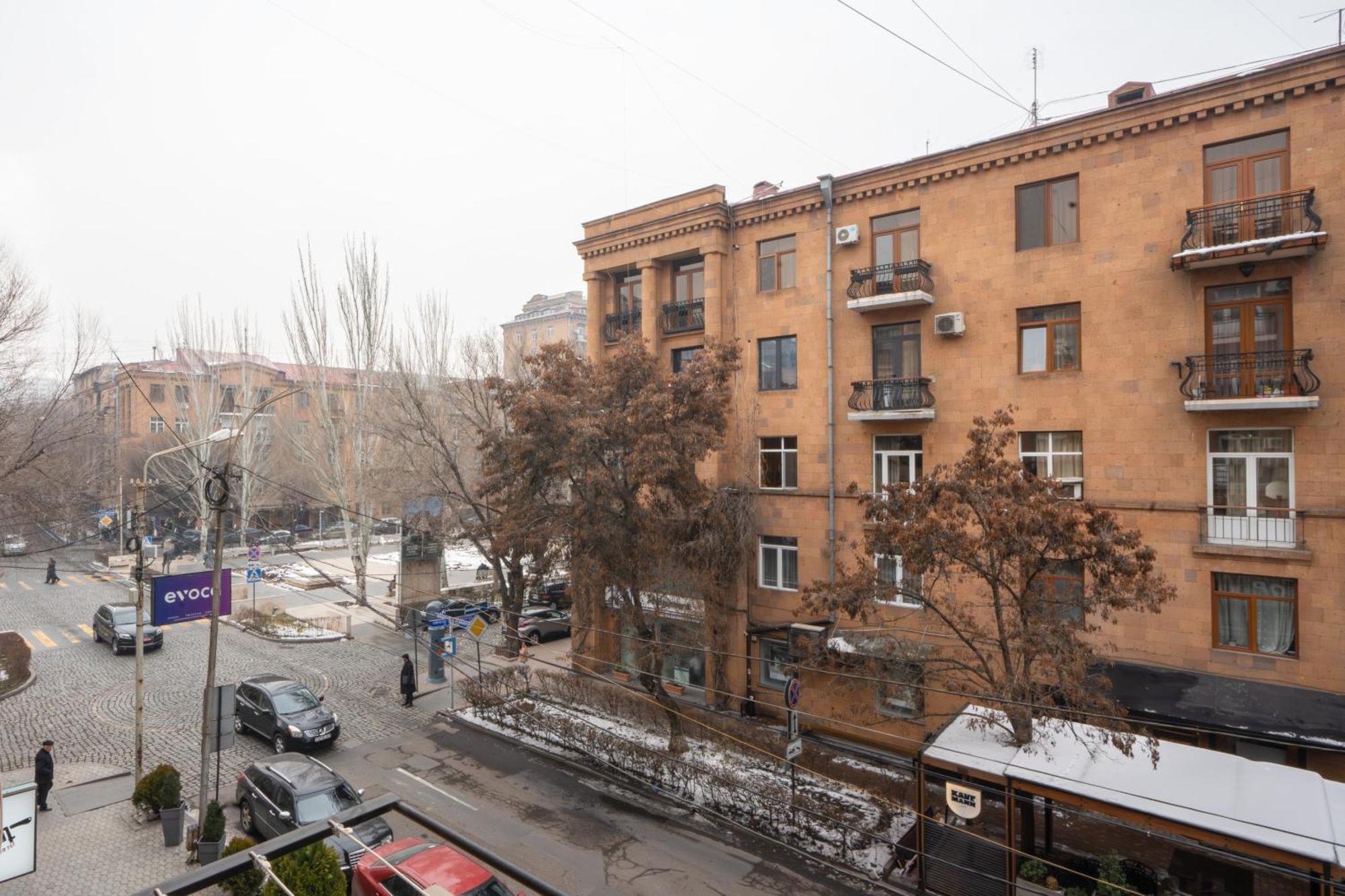 RIS Central Apartments Jerevan Buitenkant foto