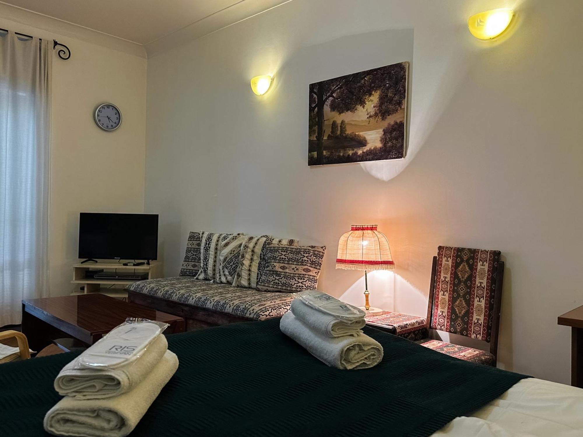 RIS Central Apartments Jerevan Buitenkant foto