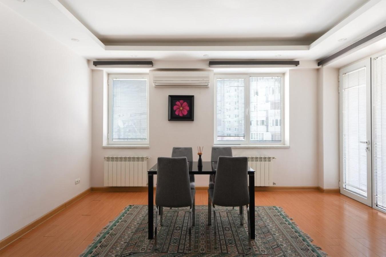 RIS Central Apartments Jerevan Buitenkant foto